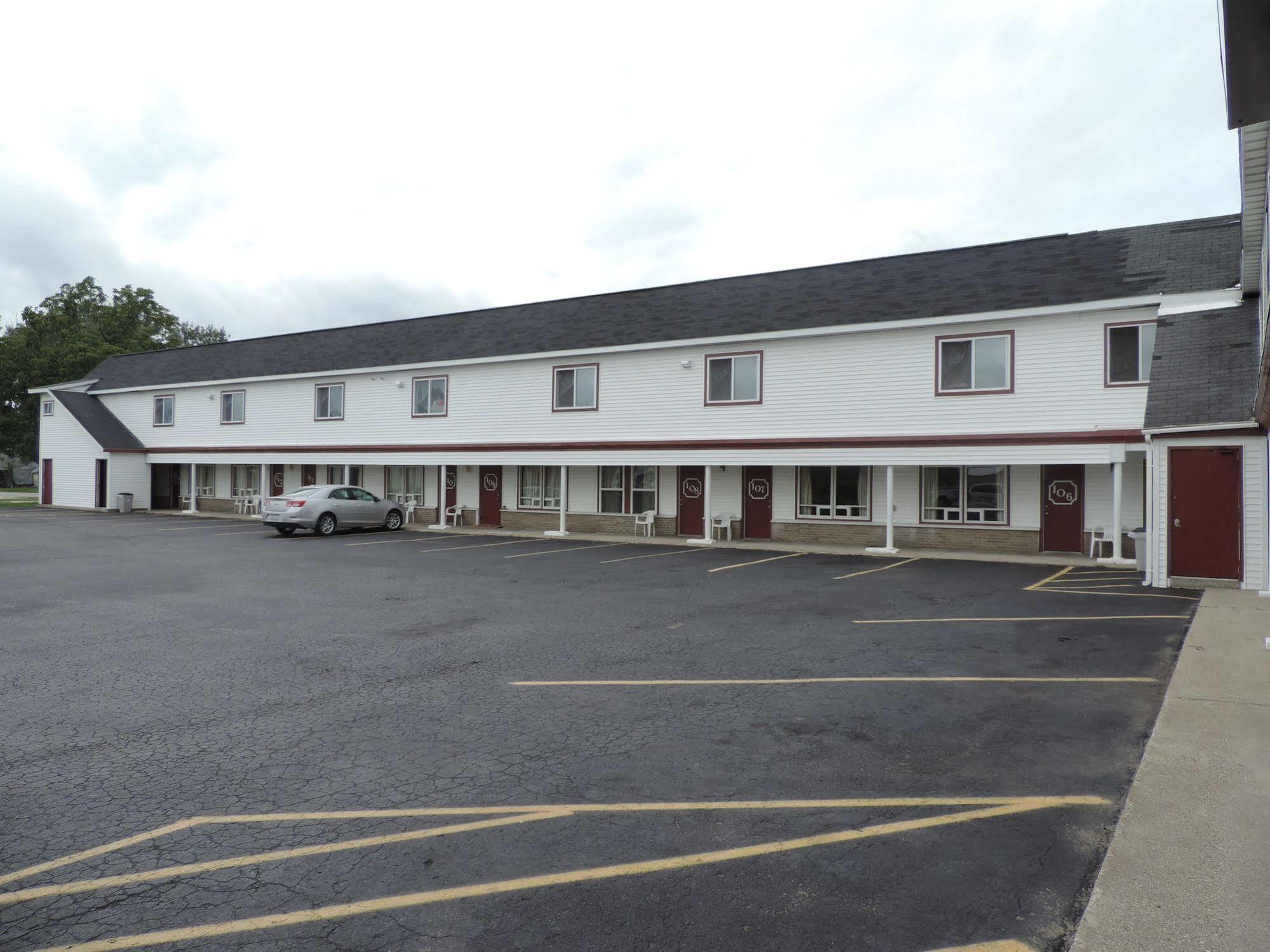 North Country American Inn Kalkaska Exterior photo